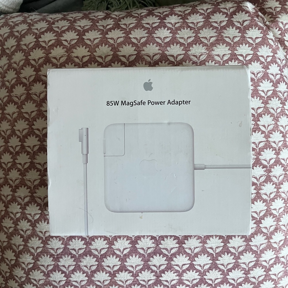 NWOT Apple 85W MagSafe Power Adapter
